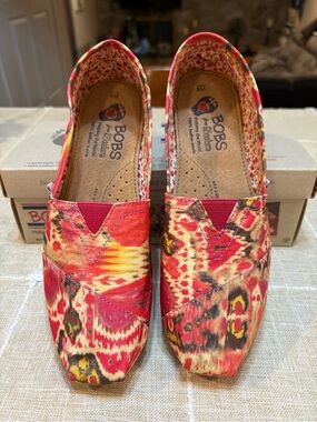 BOBS from Sketchers Women's Red Patterned Slip-On Flats size women’s 8 kohls